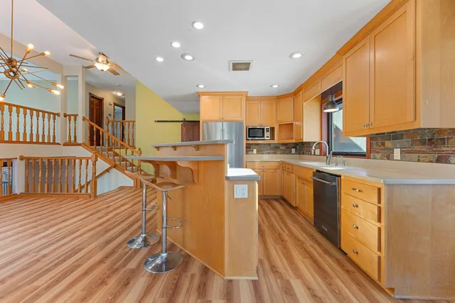 $489,000 | 6418 25th Street North, Oakdale, MN 55128