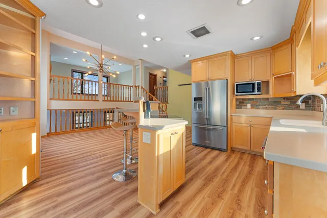 $489,000 | 6418 25th Street North, Oakdale, MN 55128