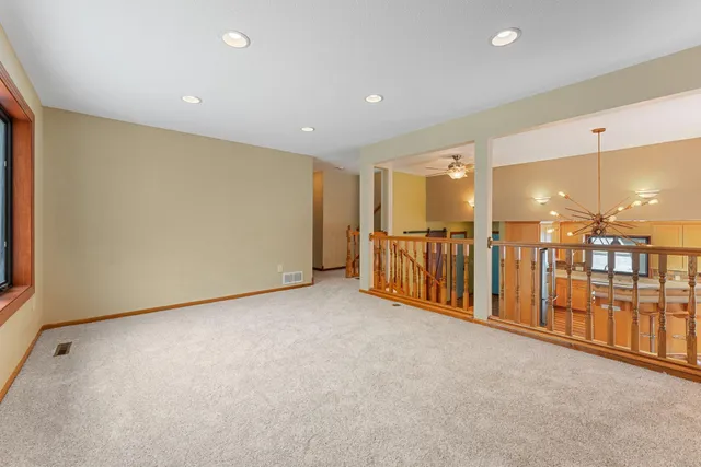 $489,000 | 6418 25th Street North, Oakdale, MN 55128