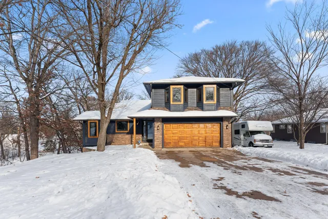 $489,000 | 6418 25th Street North, Oakdale, MN 55128