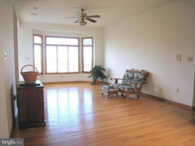 22308 Durberry Road Smithsburg, MD 21783 - Photo 9 of 20 Great Room