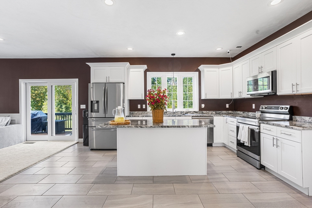 39 Hycrest Road Charlton, MA 01507 - Photo 7 of 31