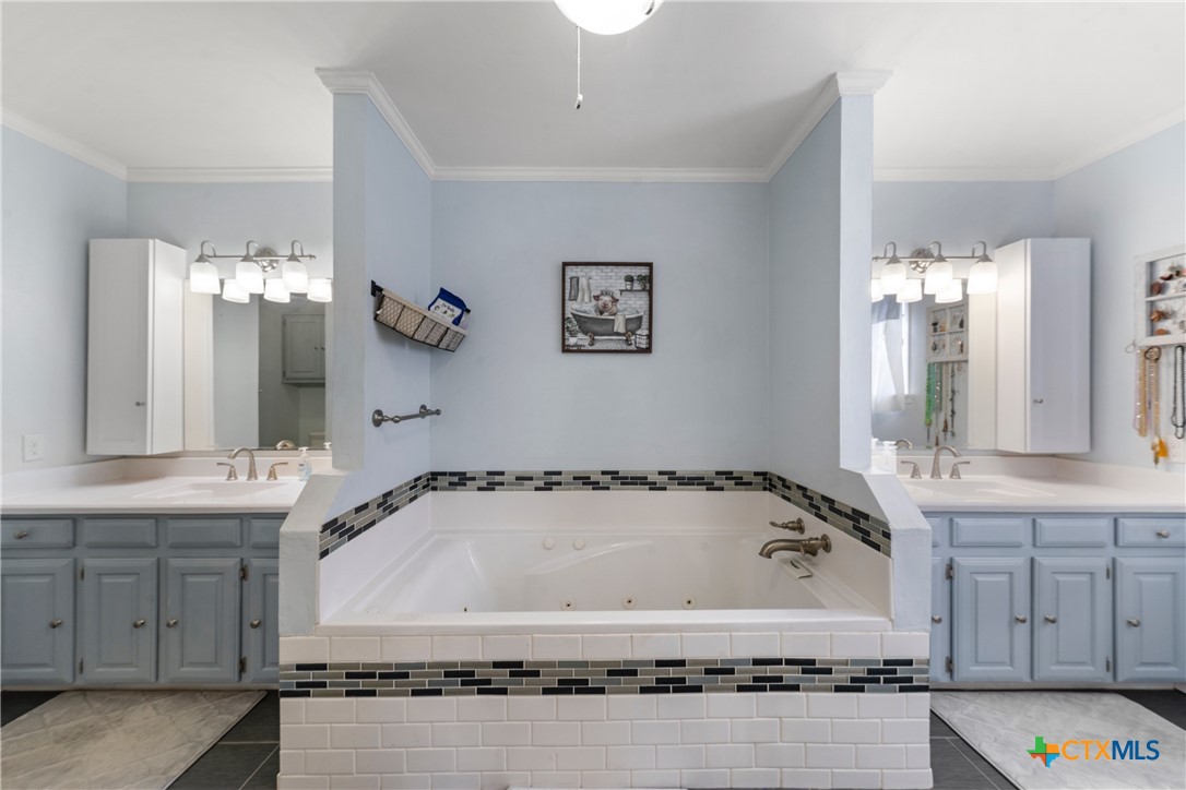 162 High Ridge Drive Bruceville, TX 76630 - Photo 15 of 35 a bathroom with a bathtub and a sink
