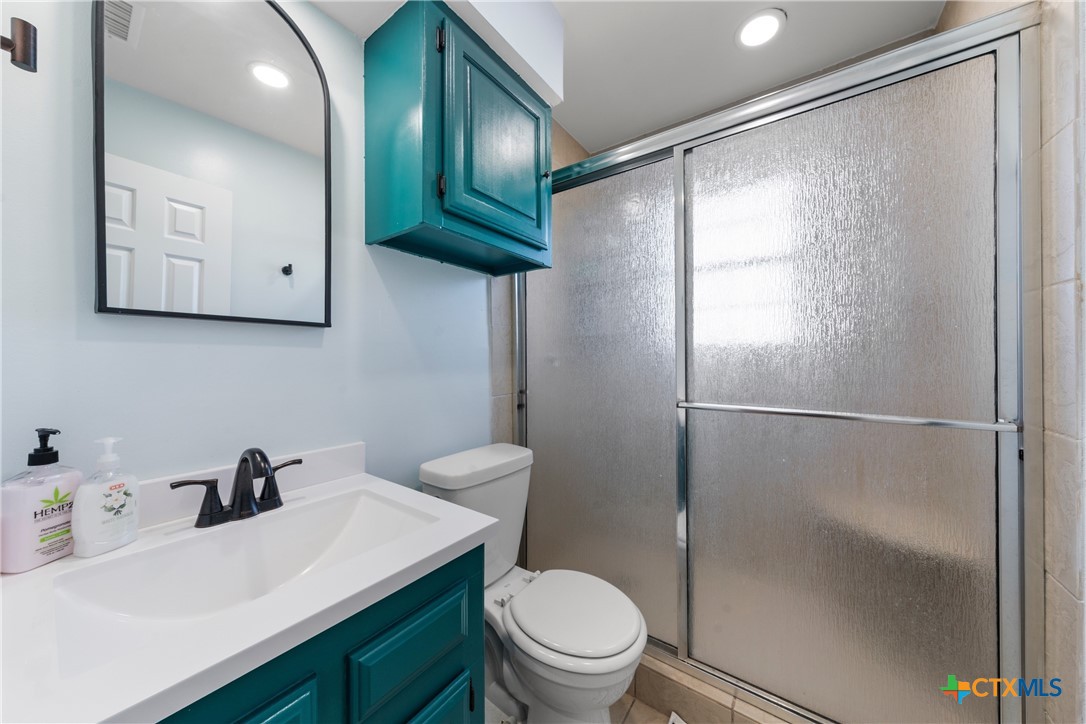 162 High Ridge Drive Bruceville, TX 76630 - Photo 21 of 35 a bathroom with a sink toilet and shower