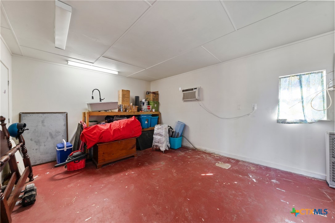 162 High Ridge Drive Bruceville, TX 76630 - Photo 30 of 35 a bedroom with bed and a window