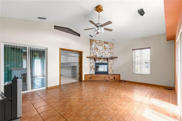 $319,000 | 1090 Northwest 67th Place, Ocala, FL 34475