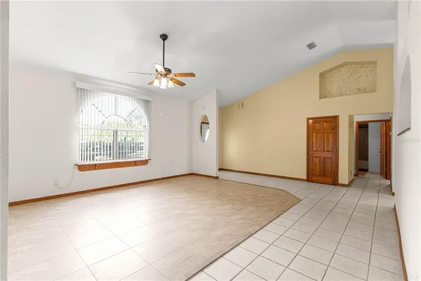 $319,000 | 1090 Northwest 67th Place, Ocala, FL 34475