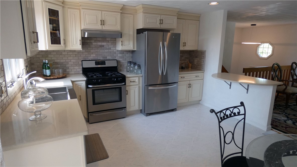 14 Haddon Hill Road Cranston, RI 02905 - Photo 4 of 30 Gallery Image 4