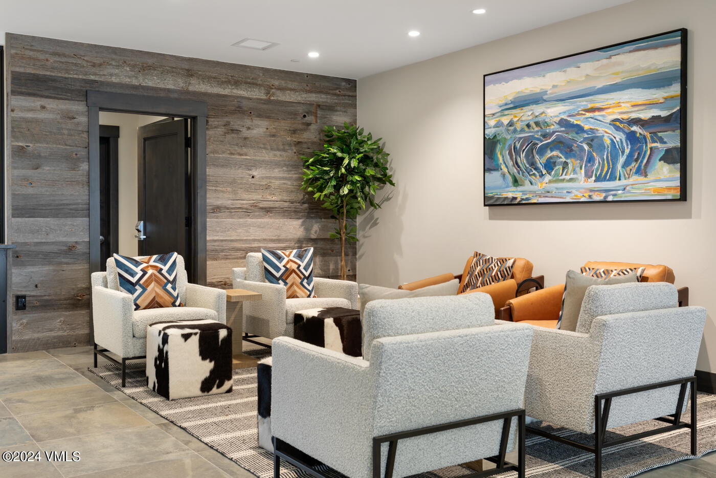 42 Riverfront Lane, Unit 507 Avon, CO 81620 - Photo 27 of 34 a living room with furniture and a potted plant