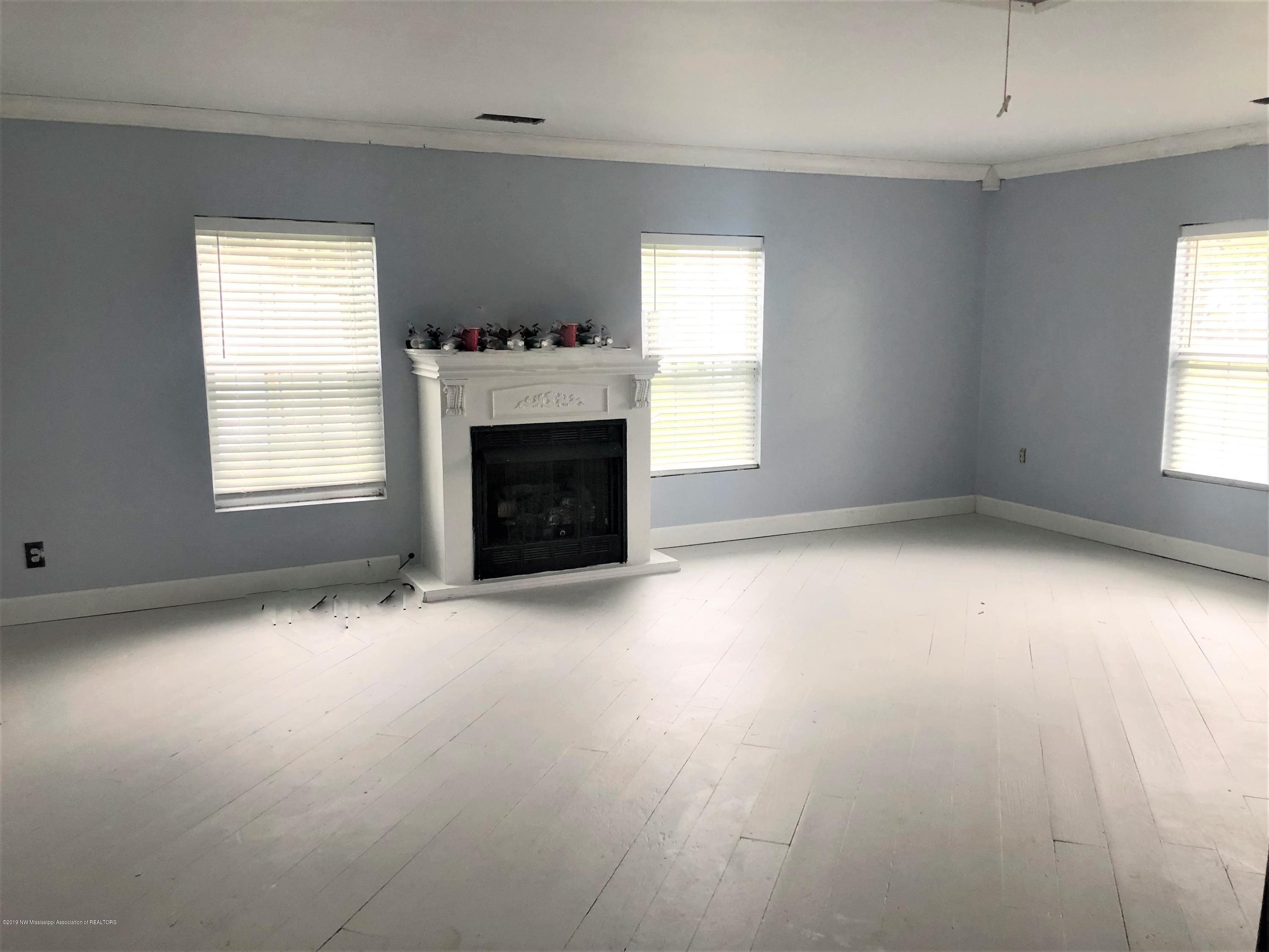 7796 Peyton Road Coldwater, MS 38618 - Photo 4 of 20 Livingroom