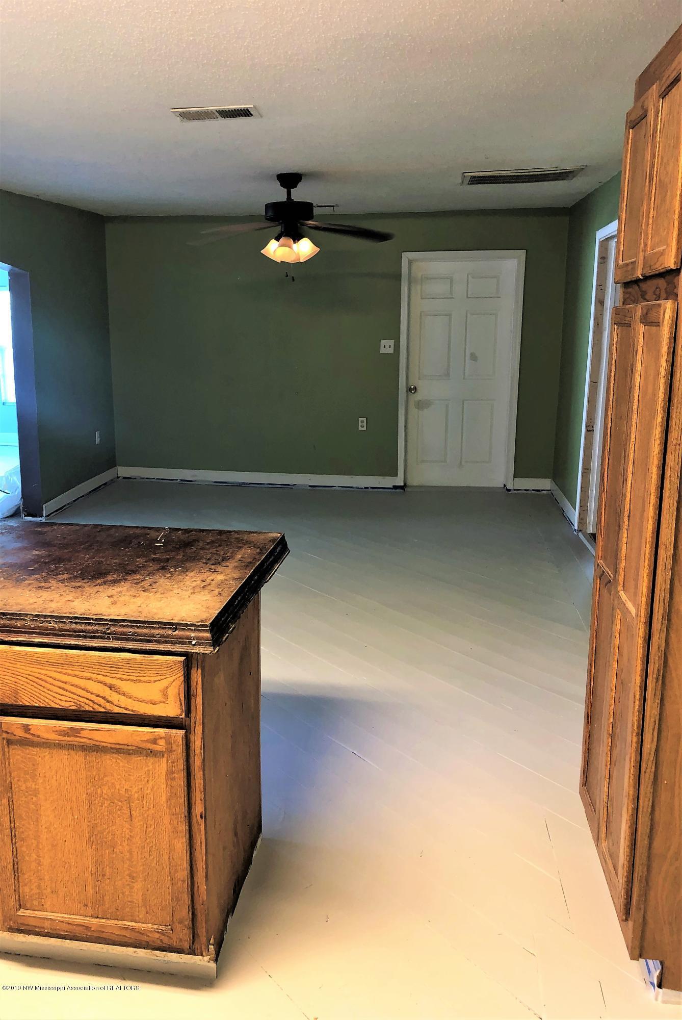7796 Peyton Road Coldwater, MS 38618 - Photo 7 of 20 Dining room (2)