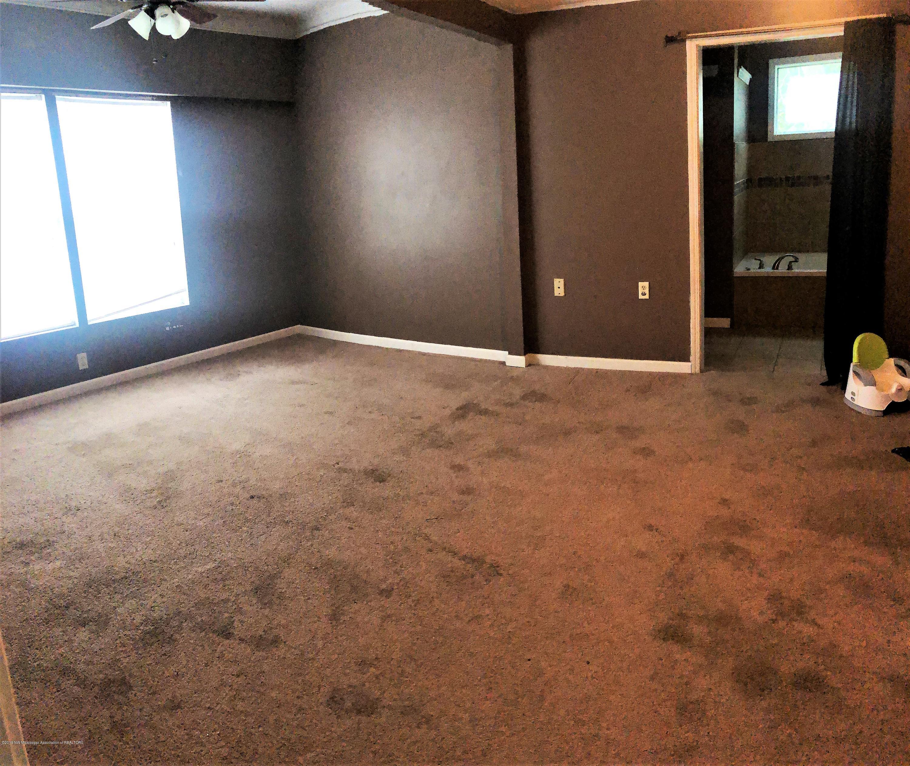 7796 Peyton Road Coldwater, MS 38618 - Photo 8 of 20 Master bedroom