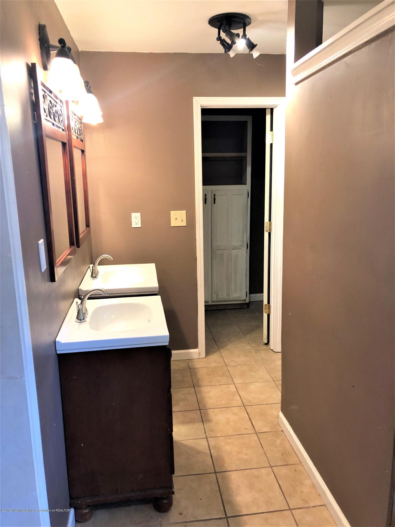 7796 Peyton Road Coldwater, MS 38618 - Photo 10 of 20 Master bath 3