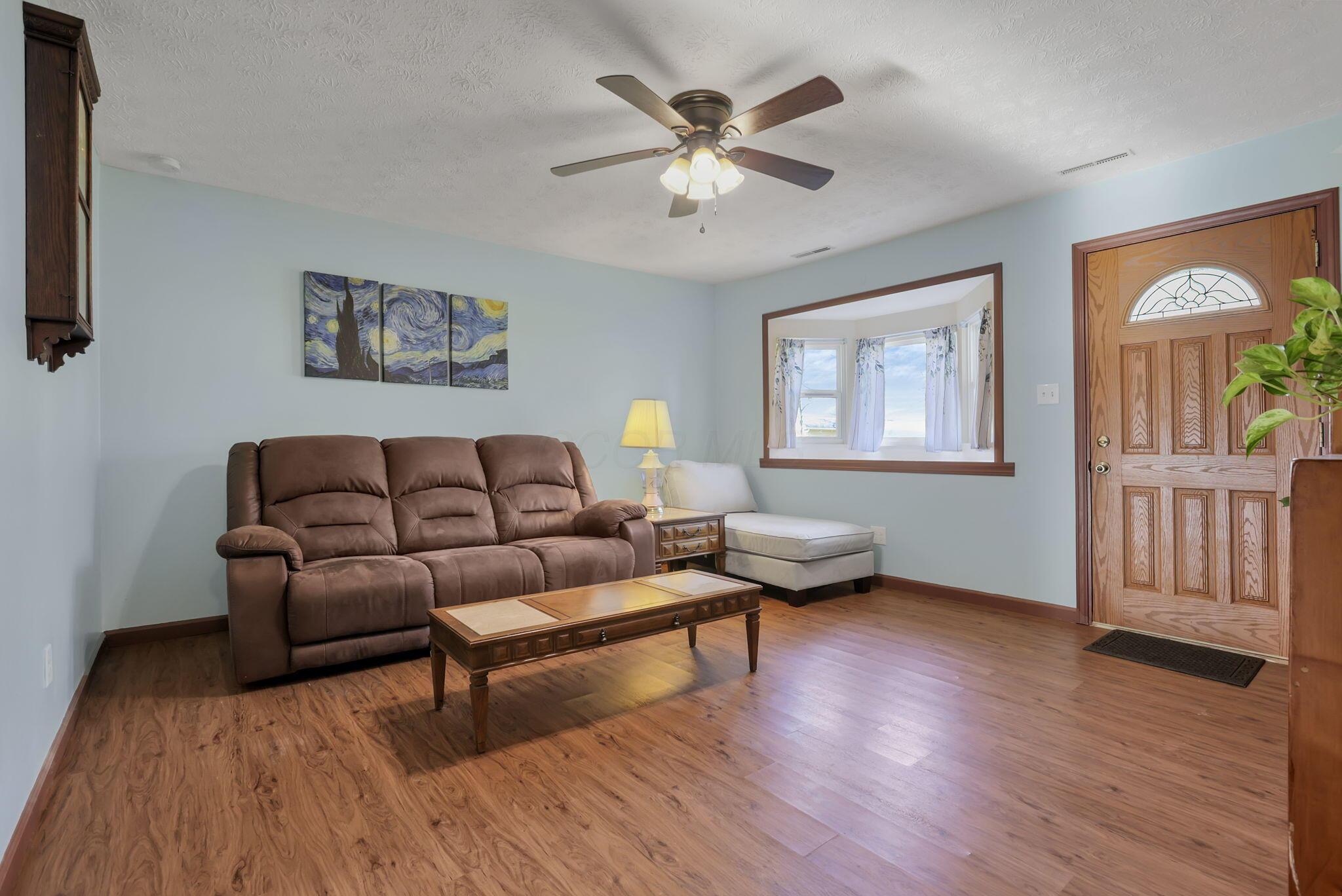 76 Ballman Road Reynoldsburg, OH 43068 - Photo 8 of 50 Living Room