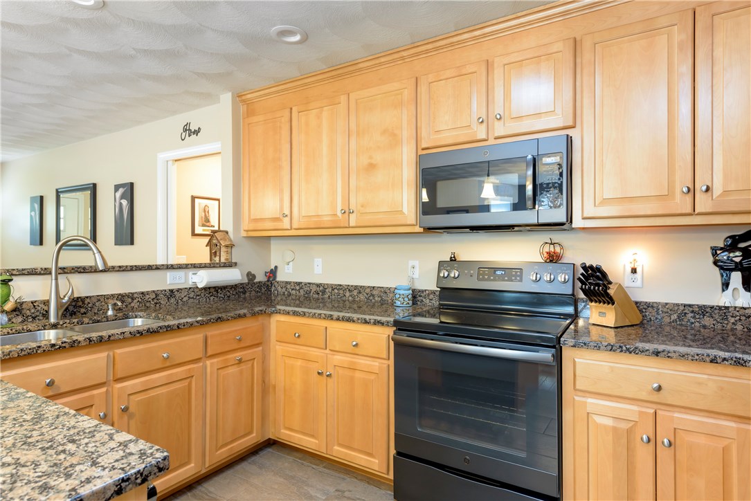 136 Collins Road Hopkinton, RI 02804 - Photo 8 of 21 Gallery Image 8