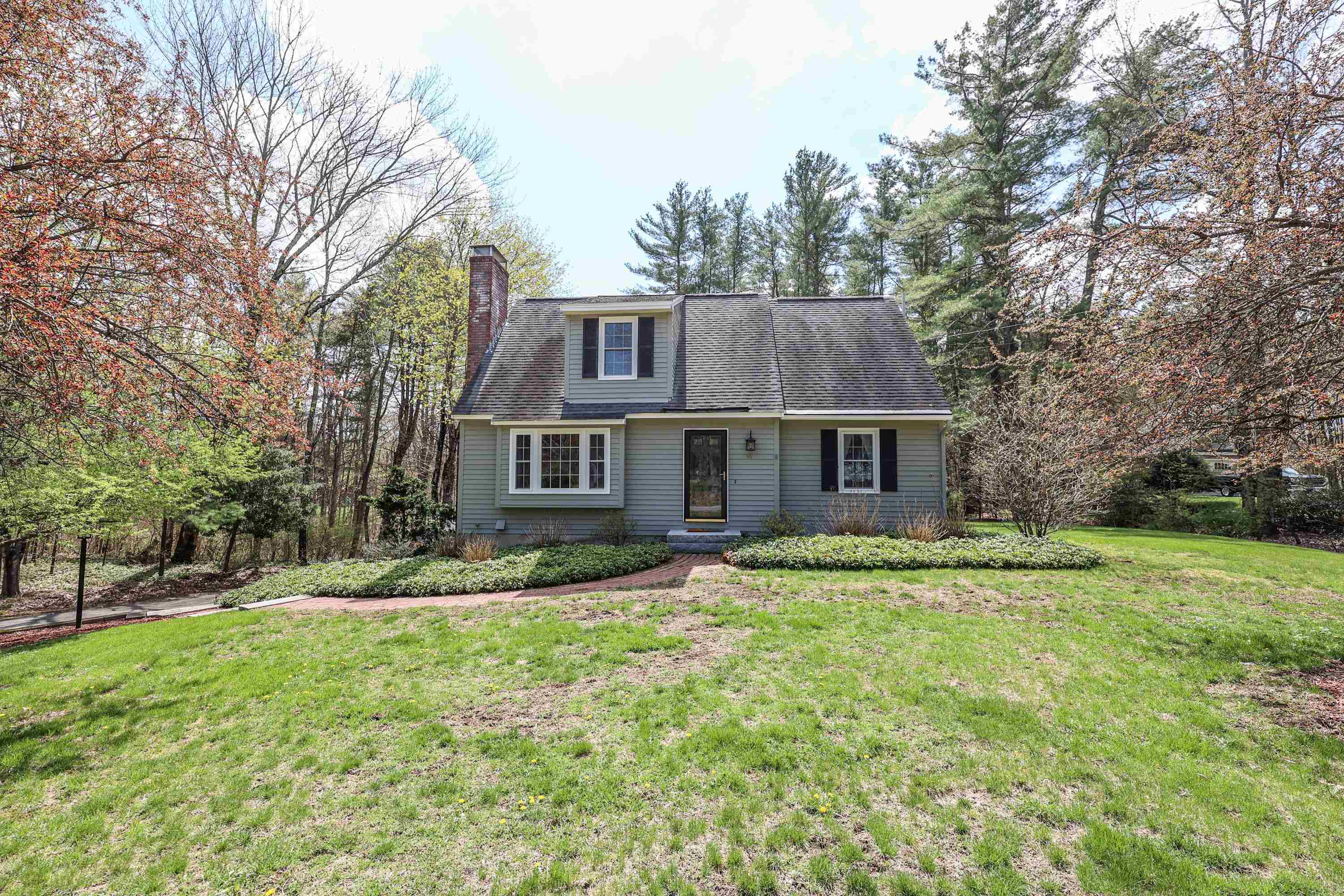 98 Beals Road Bedford, NH 03110 - Photo 2 of 38