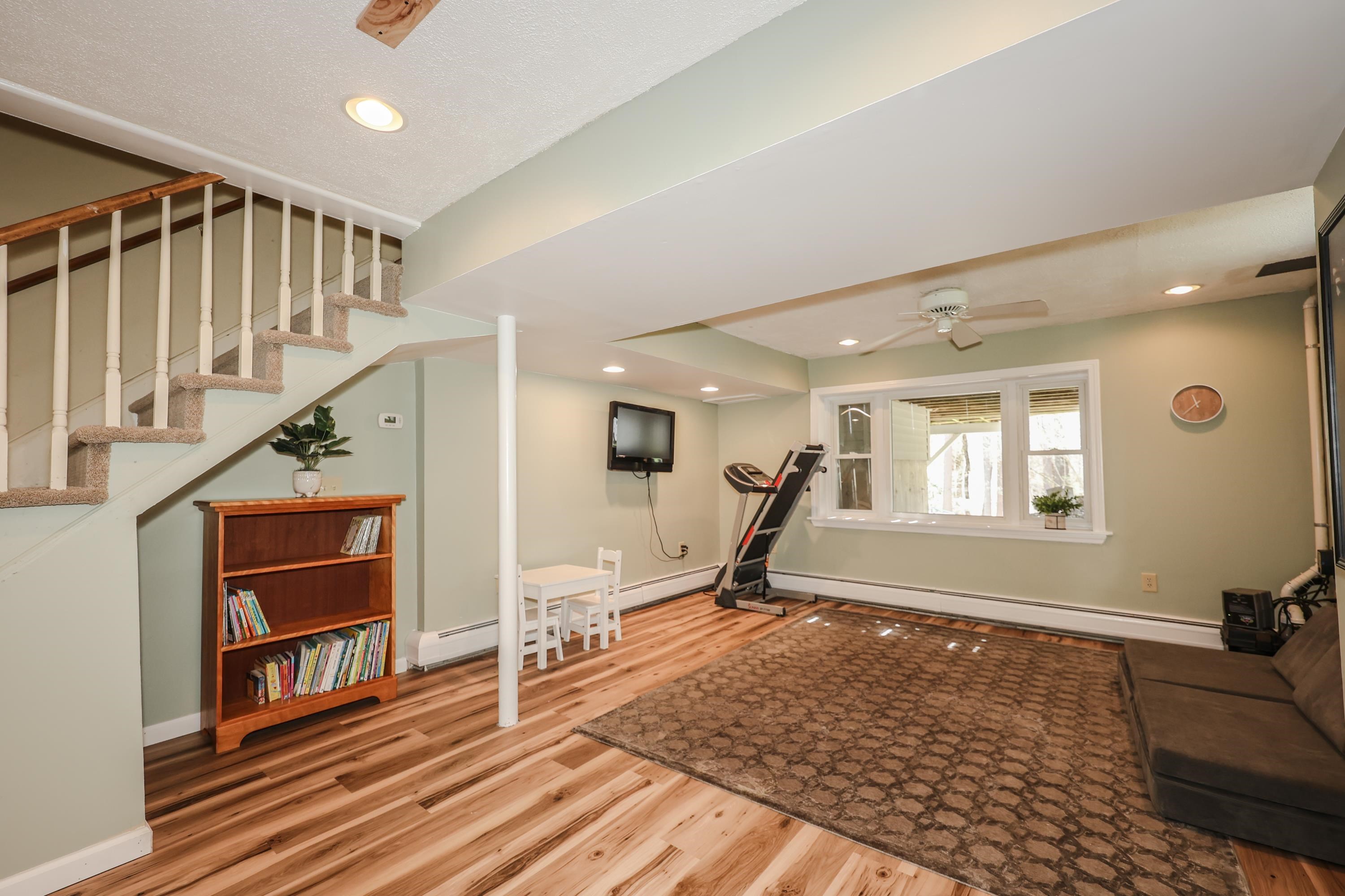 98 Beals Road Bedford, NH 03110 - Photo 28 of 38