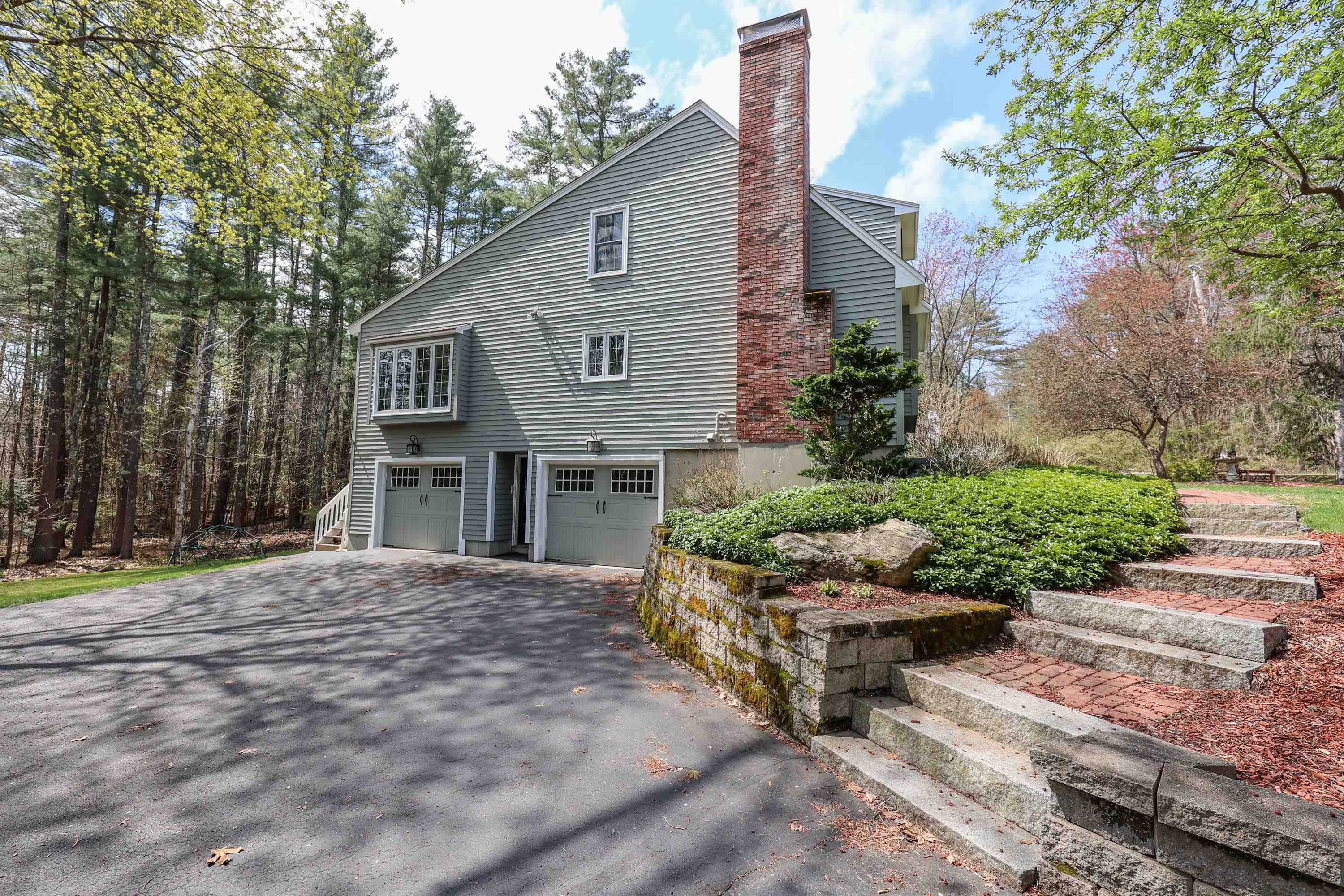 98 Beals Road Bedford, NH 03110 - Photo 3 of 38