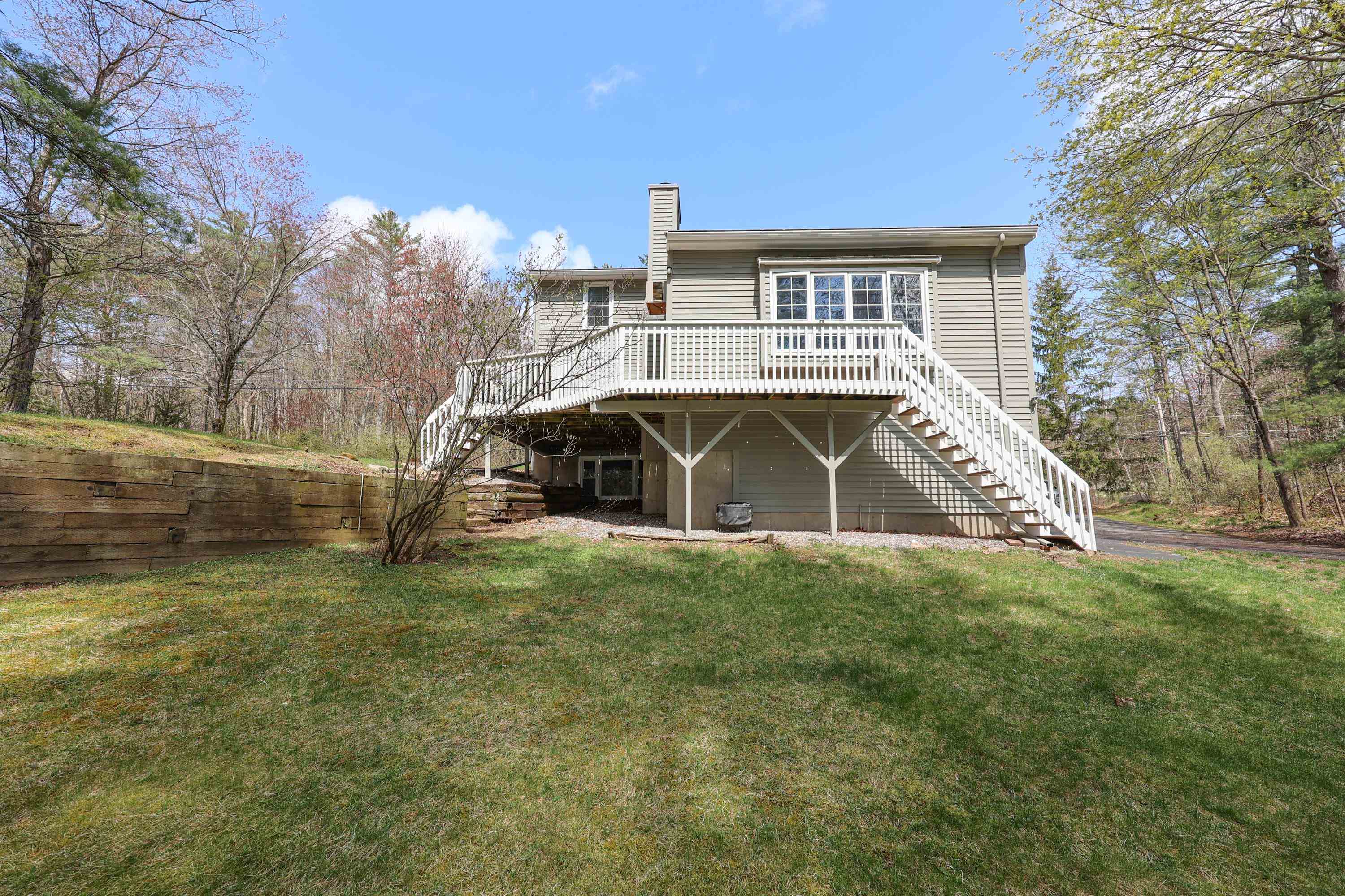 98 Beals Road Bedford, NH 03110 - Photo 34 of 38