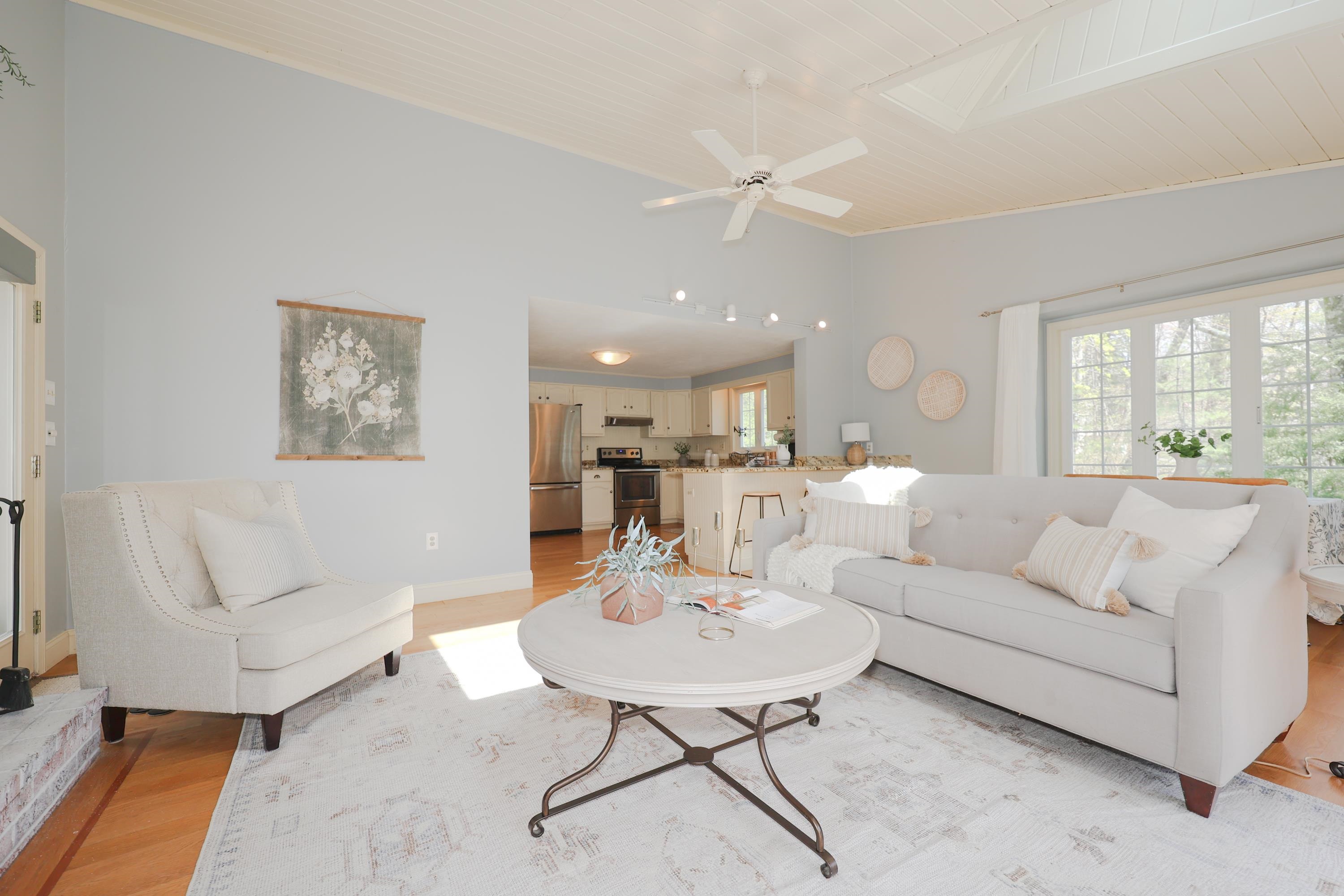 98 Beals Road Bedford, NH 03110 - Photo 6 of 38