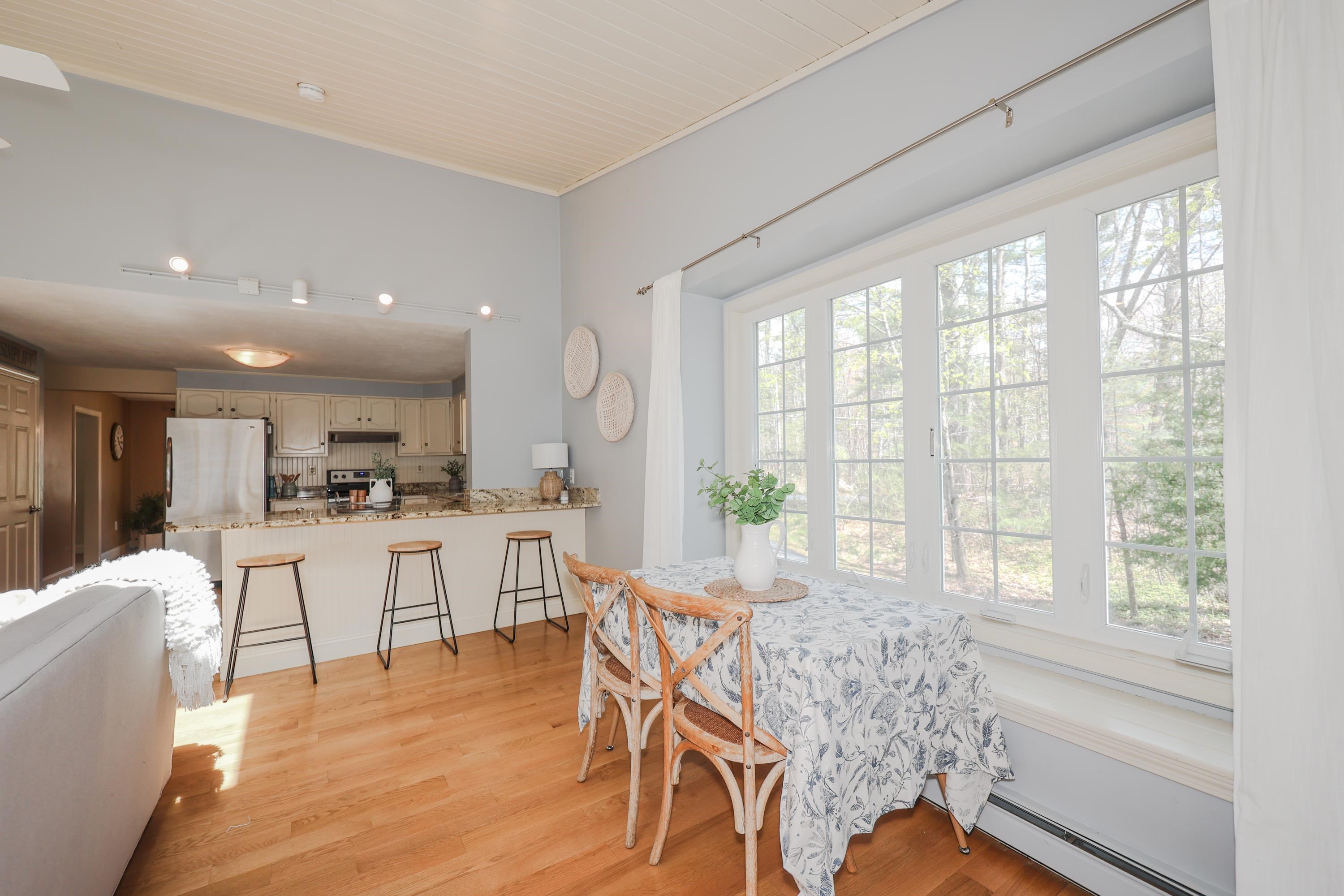 98 Beals Road Bedford, NH 03110 - Photo 10 of 38
