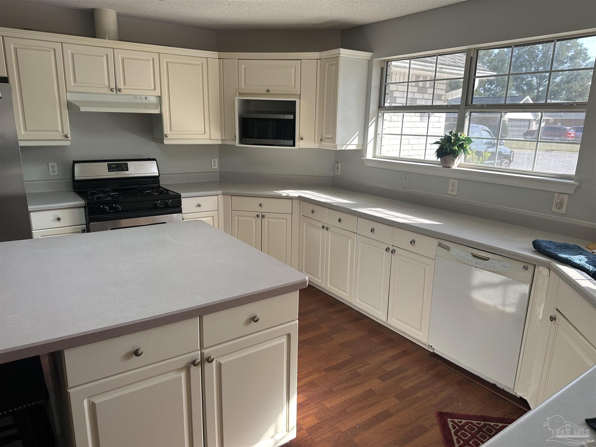 44 Ridge View Court Pensacola, FL 32514 - Photo 3 of 26 Gallery Image 3