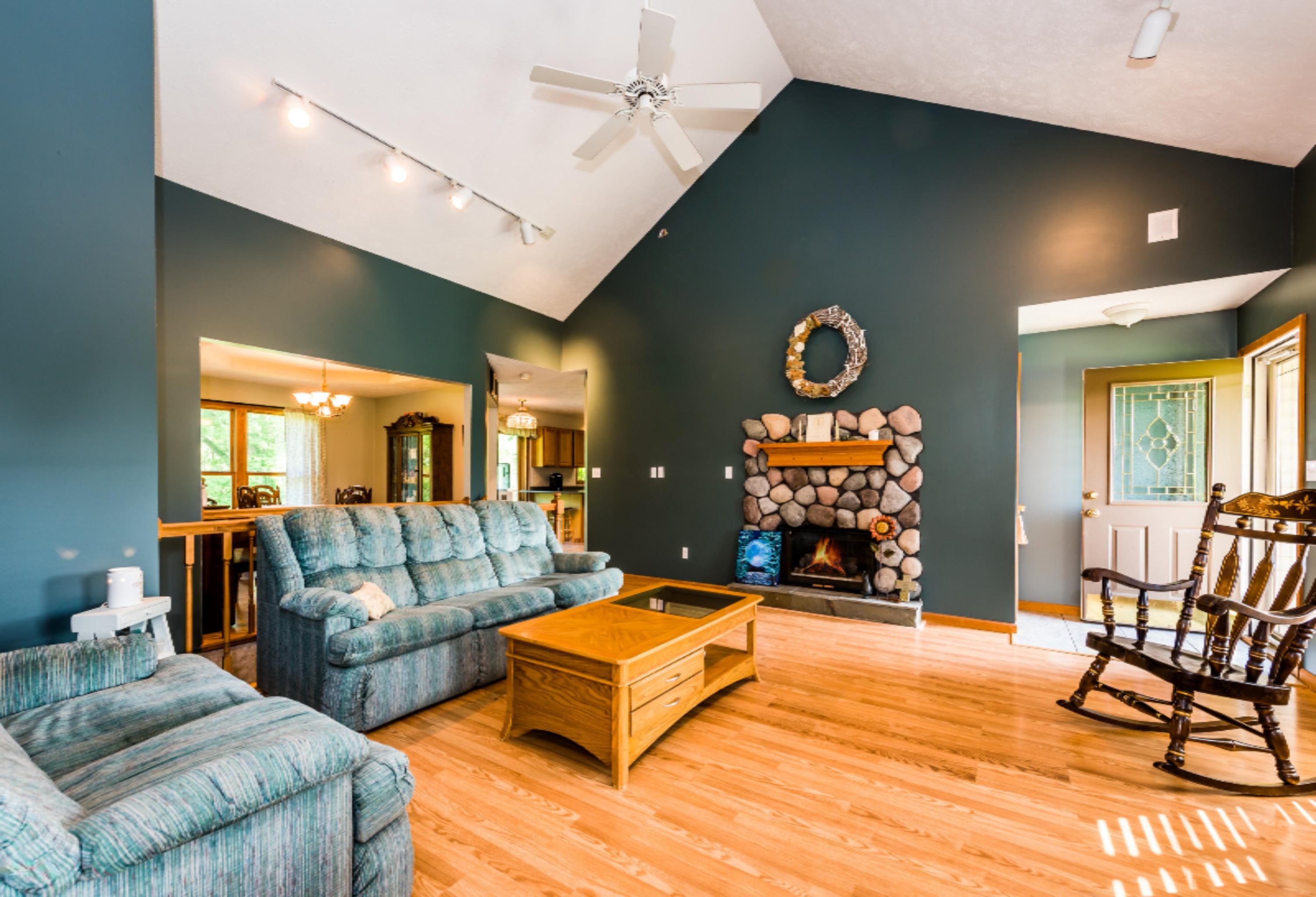 4973 Bundy Road Coloma, MI 49038 - Photo 5 of 29 Living Room
