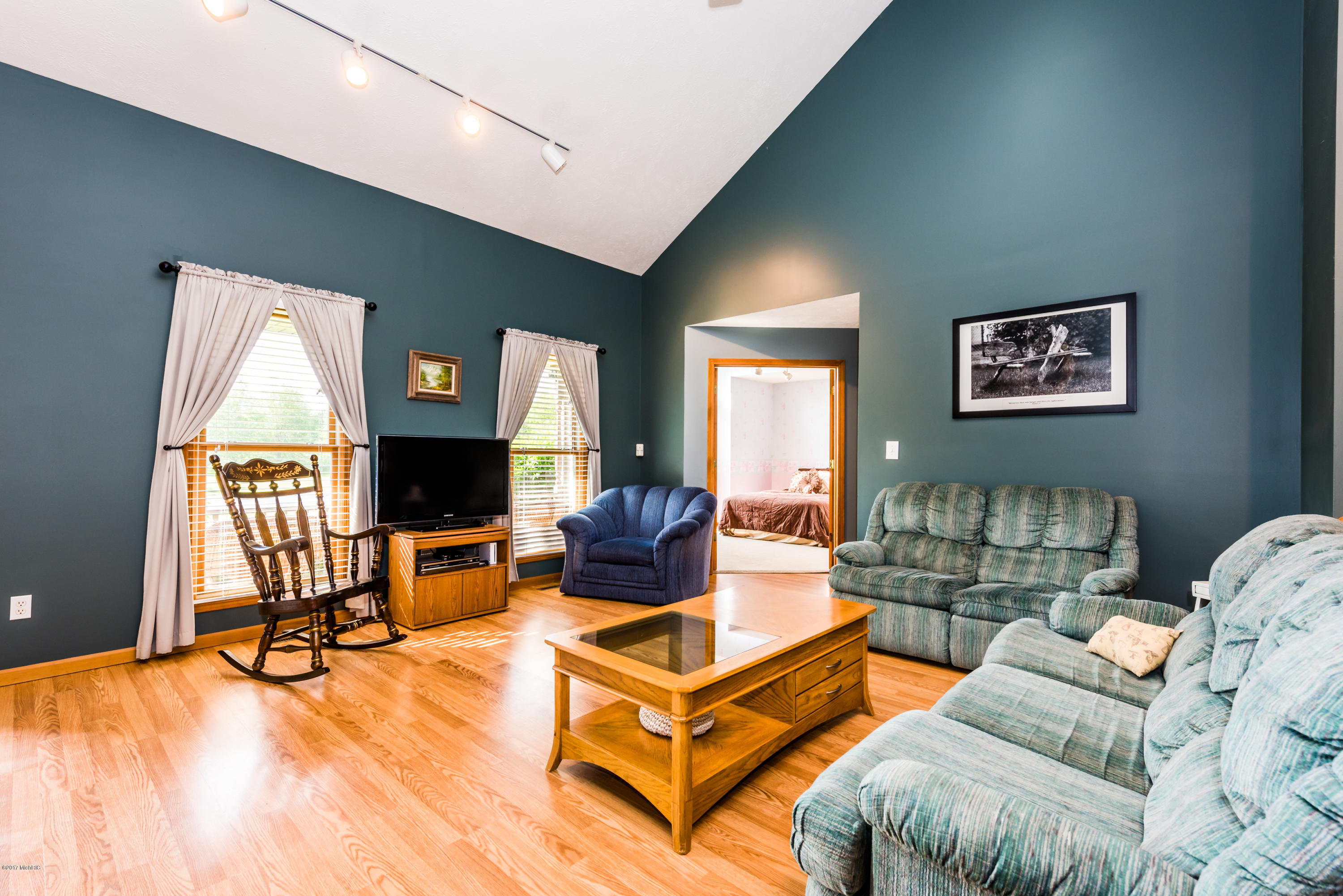 4973 Bundy Road Coloma, MI 49038 - Photo 6 of 29 Living Room
