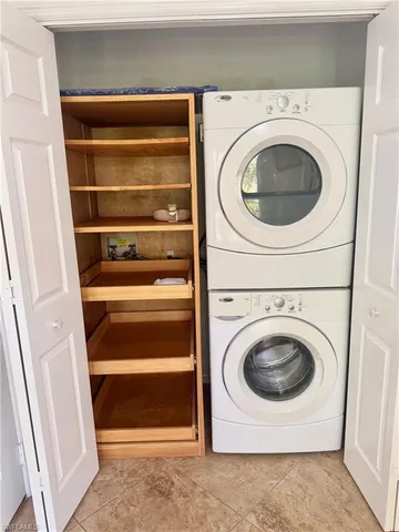 $2,800 | 4907 Europa Drive, Naples, FL 34105