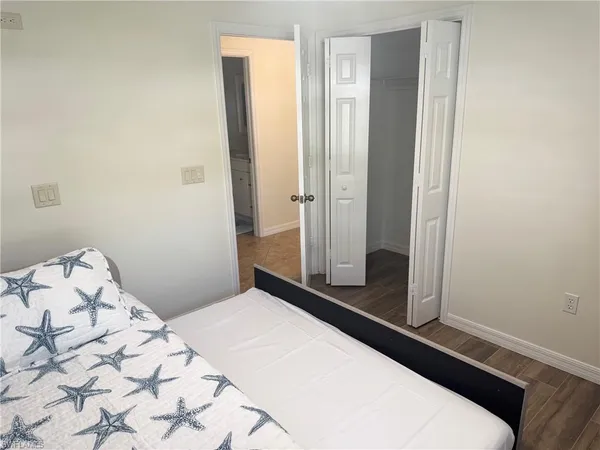 $2,800 | 4907 Europa Drive, Naples, FL 34105