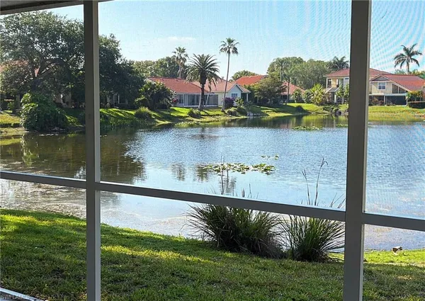 $2,800 | 4907 Europa Drive, Naples, FL 34105