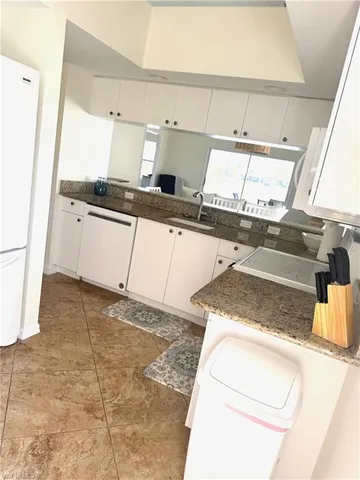 $2,800 | 4907 Europa Drive, Naples, FL 34105