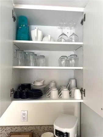 $2,800 | 4907 Europa Drive, Naples, FL 34105