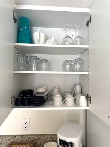 $2,800 | 4907 Europa Drive, Naples, FL 34105