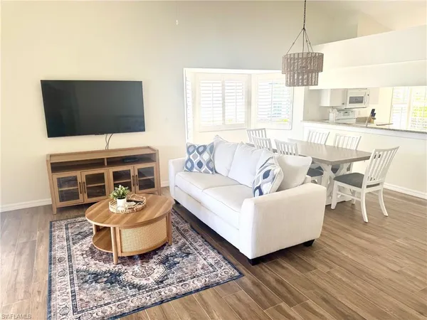 $2,800 | 4907 Europa Drive, Naples, FL 34105