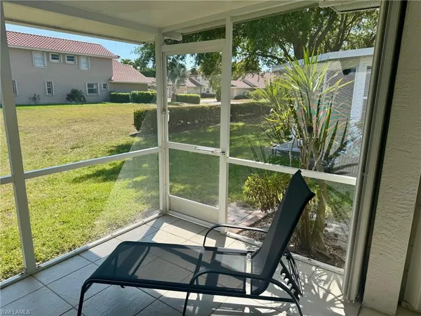 $2,800 | 4907 Europa Drive, Naples, FL 34105