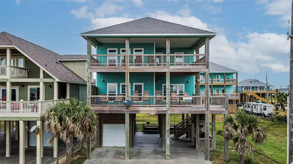 $749,000 | 1969 Ave J, Crystal Beach, TX 77650