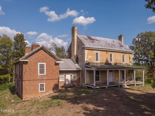 $995,000 | 2666 Main Street, Surgoinsville, TN 37873