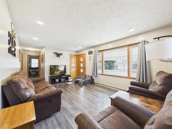 $260,000 | 300 East 8th Street, Starbuck, MN 56381