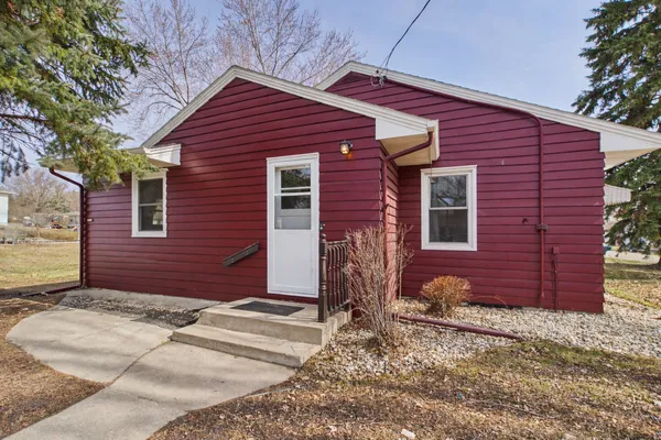 $260,000 | 300 East 8th Street, Starbuck, MN 56381