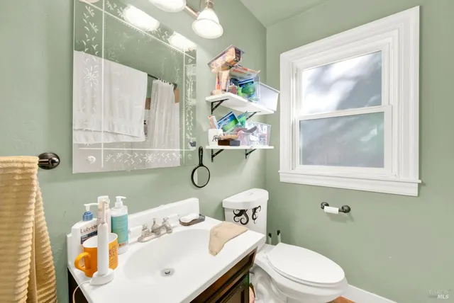 $455,000 | 211 Triplett Drive, Cloverdale, CA 95425