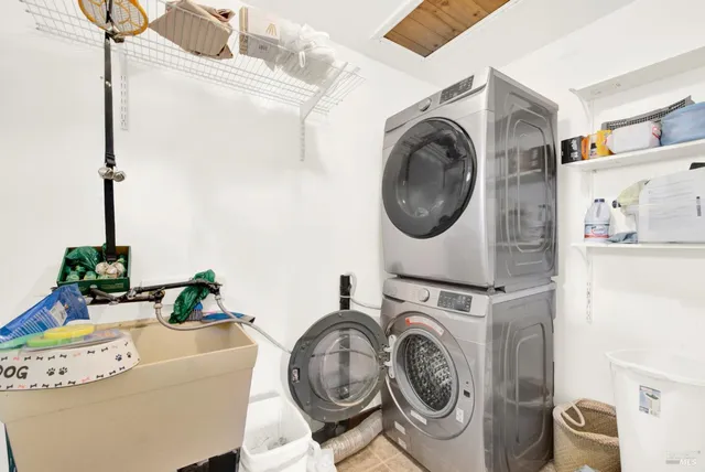 $455,000 | 211 Triplett Drive, Cloverdale, CA 95425