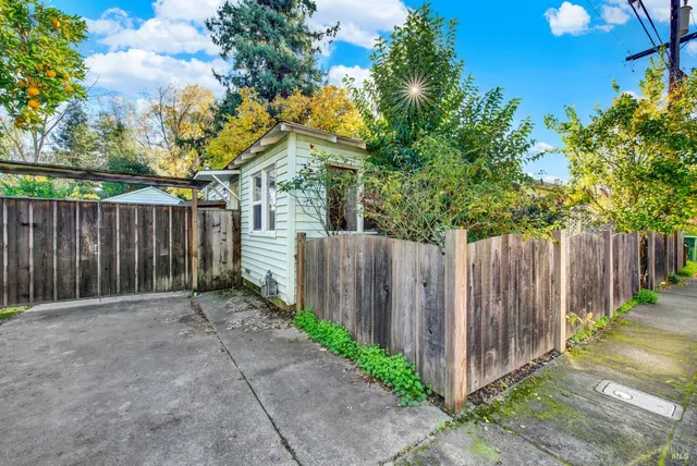 $455,000 | 211 Triplett Drive, Cloverdale, CA 95425