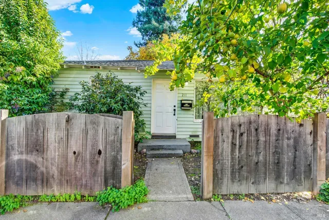 $455,000 | 211 Triplett Drive, Cloverdale, CA 95425