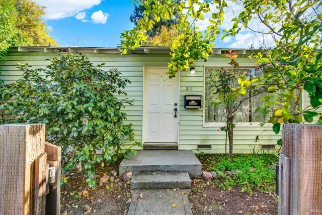 $455,000 | 211 Triplett Drive, Cloverdale, CA 95425