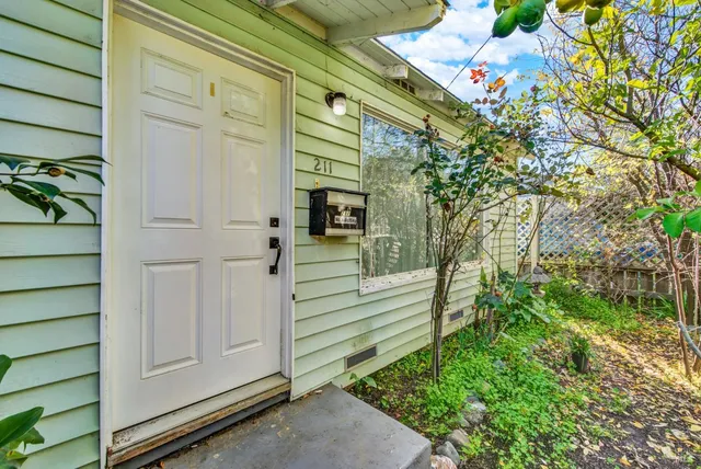 $455,000 | 211 Triplett Drive, Cloverdale, CA 95425