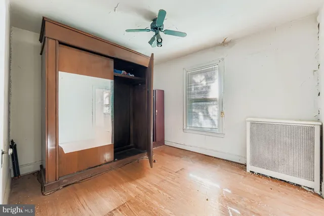 an empty room with windows and closet