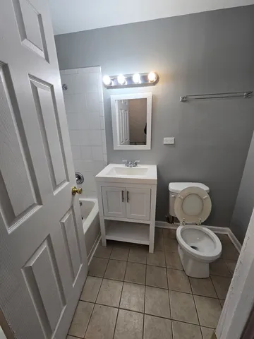 $2,000 | 7011 South East End Avenue, Chicago, IL 60649