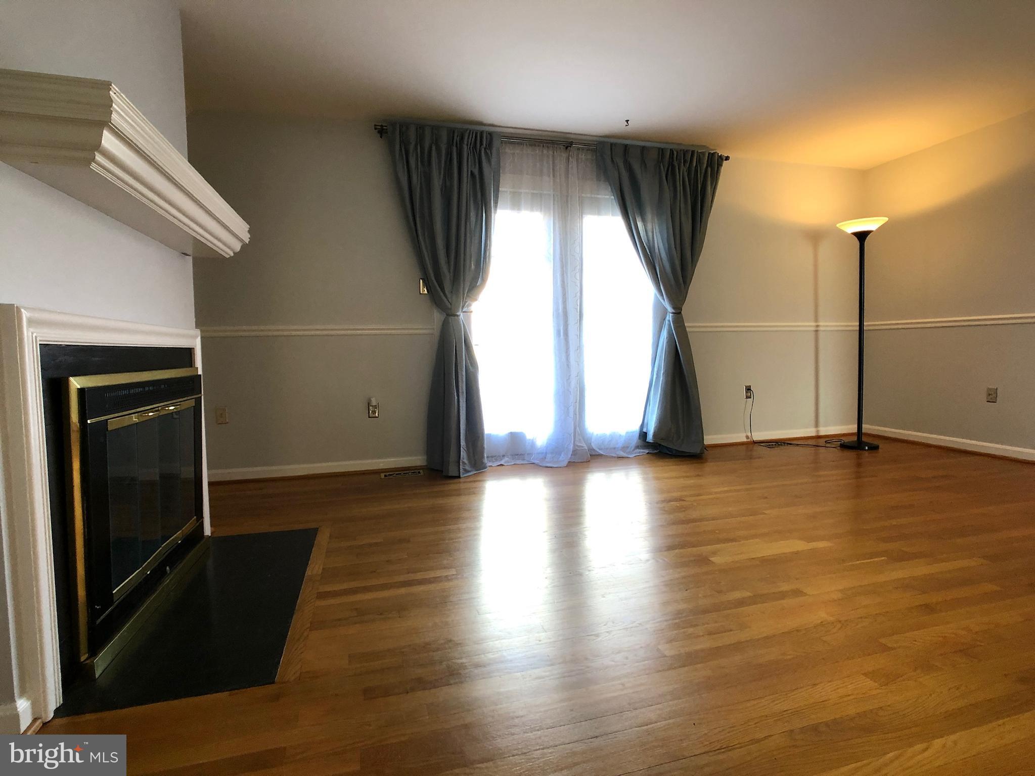7038 Leestone Street Springfield, VA 22151 - Photo 14 of 34 Living Room