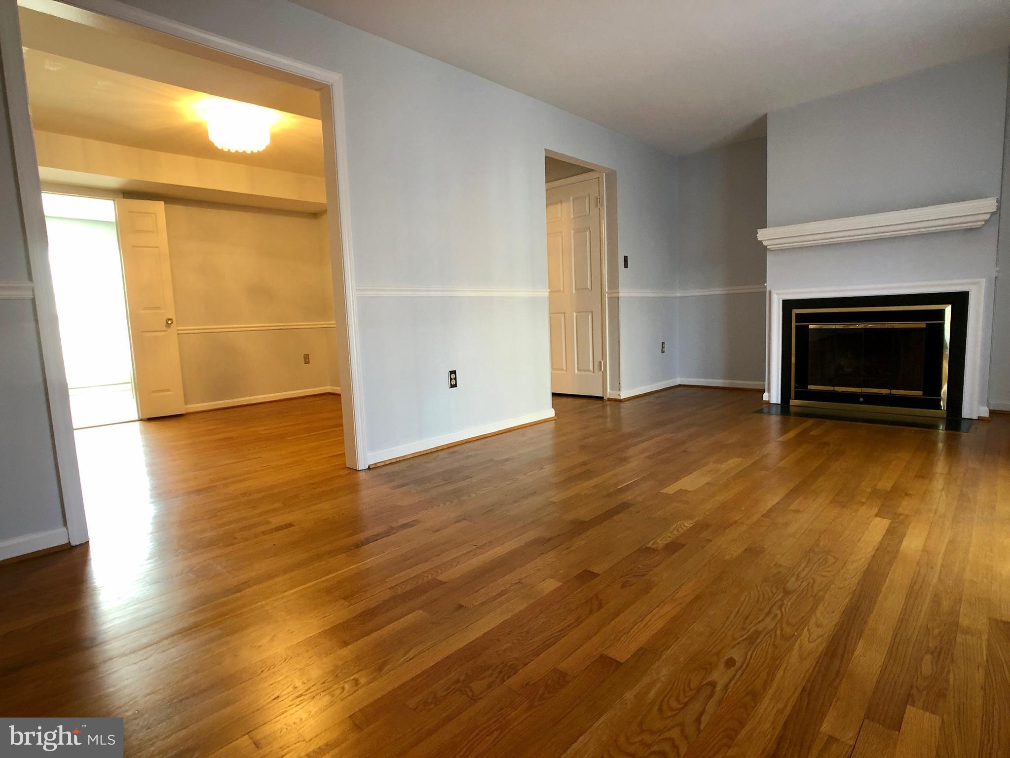 7038 Leestone Street Springfield, VA 22151 - Photo 15 of 34 Living Room